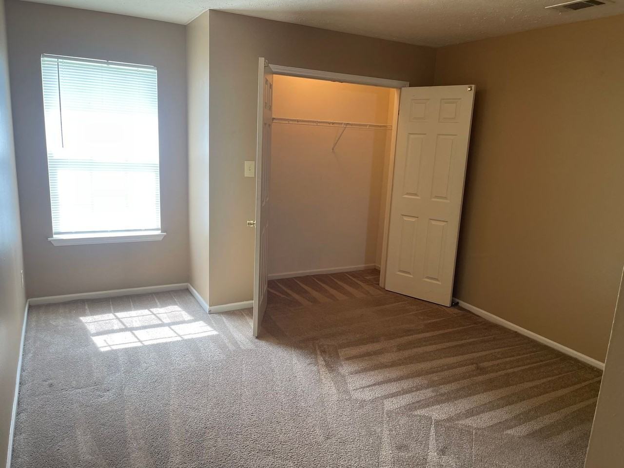 4217 Oak Park Cir - Photo 3 of 16