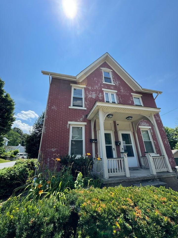 92 E Station Ave ## 94 - Photo 2 of 25