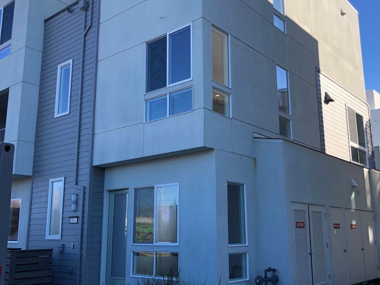 814 Marina Way S - Photo 2 of 13