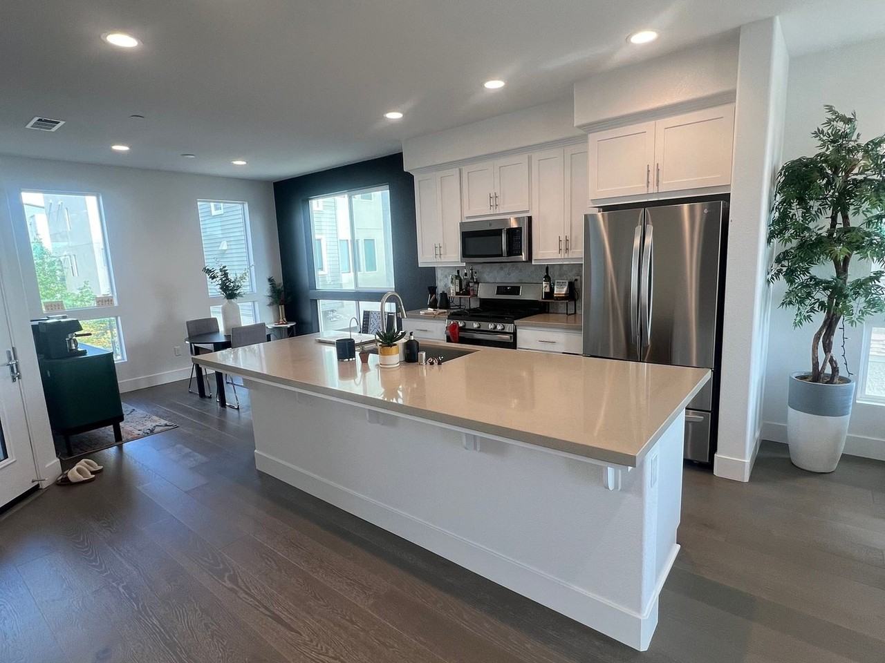 814 Marina Way S - Photo 5 of 13