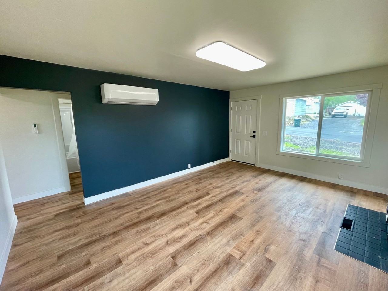 235 Ne 3rd St - Photo 3 of 12