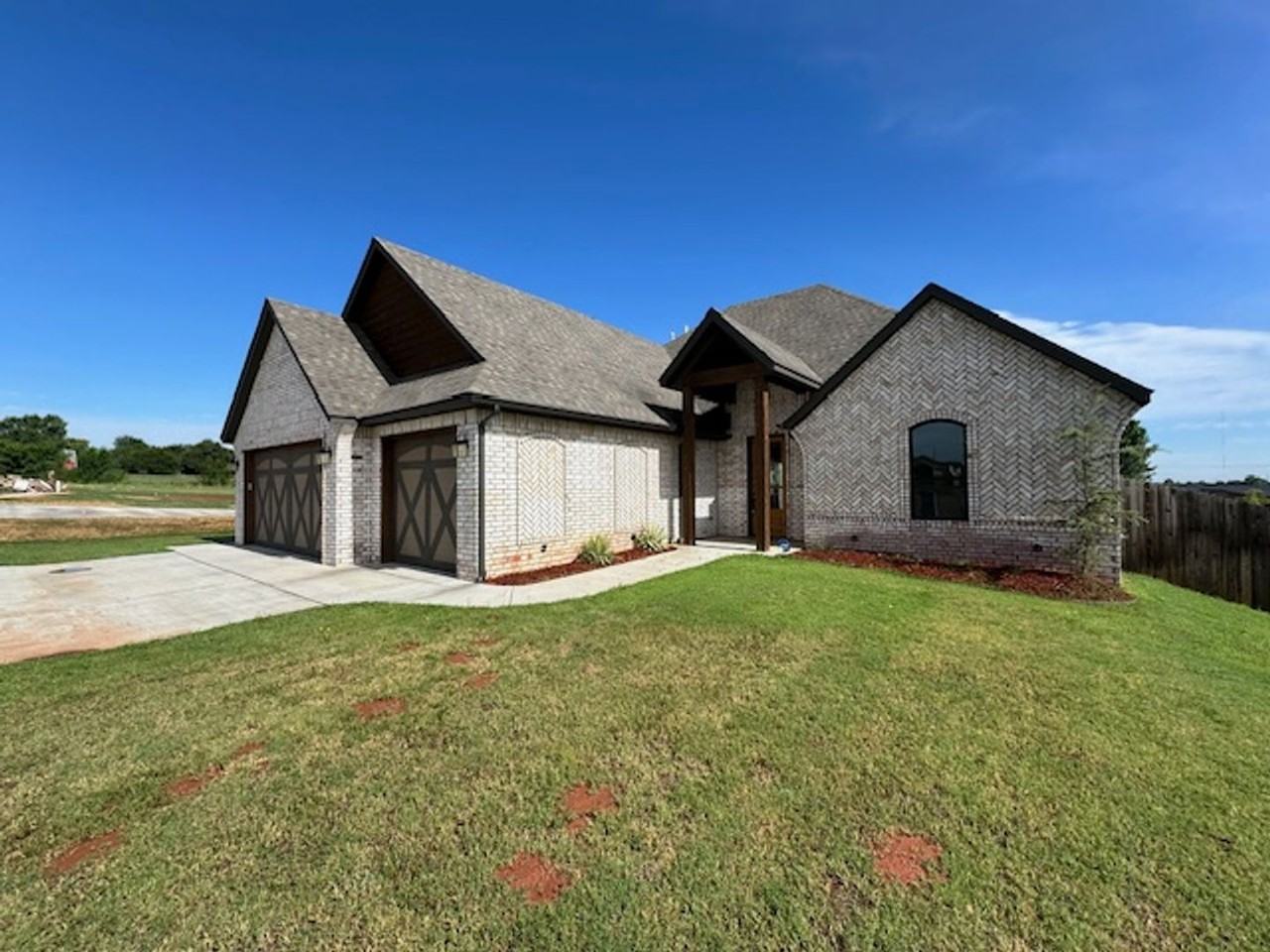 2317 E Pinric Ter - Photo 3 of 41