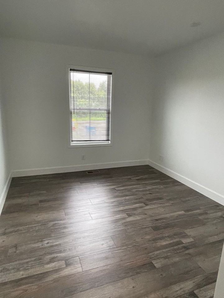 725 Howard Dr - Photo 6 of 12