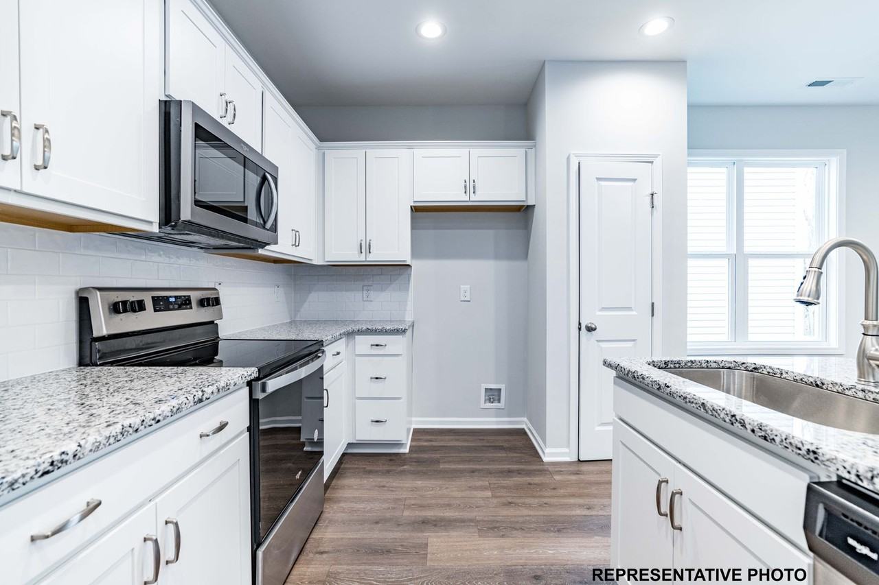 130 Sandstone St - Photo 3 of 12