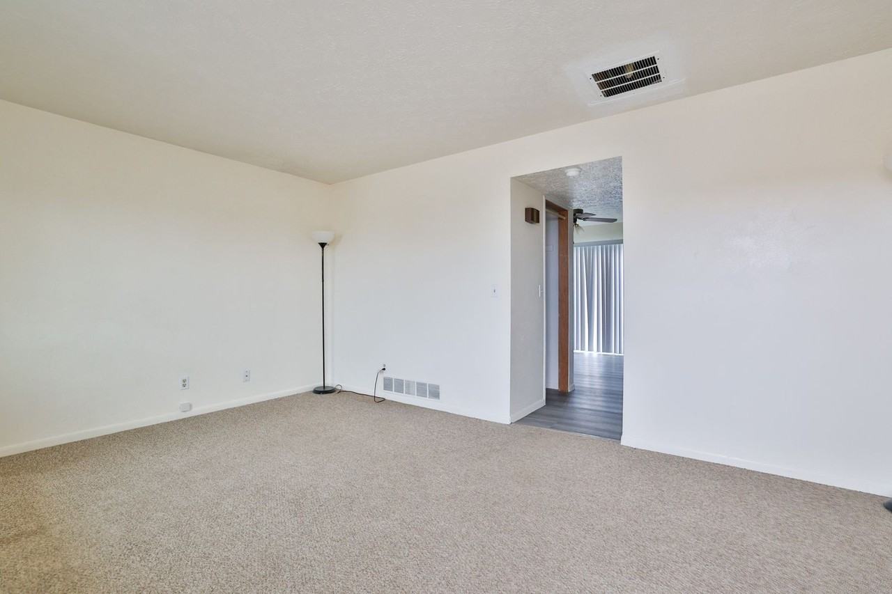 800 Americana Ct - Photo 2 of 3