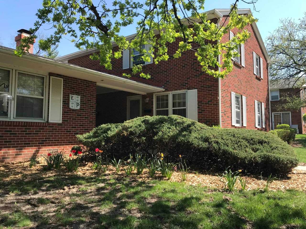 1725 Douglas Ave - Photo 2 of 15