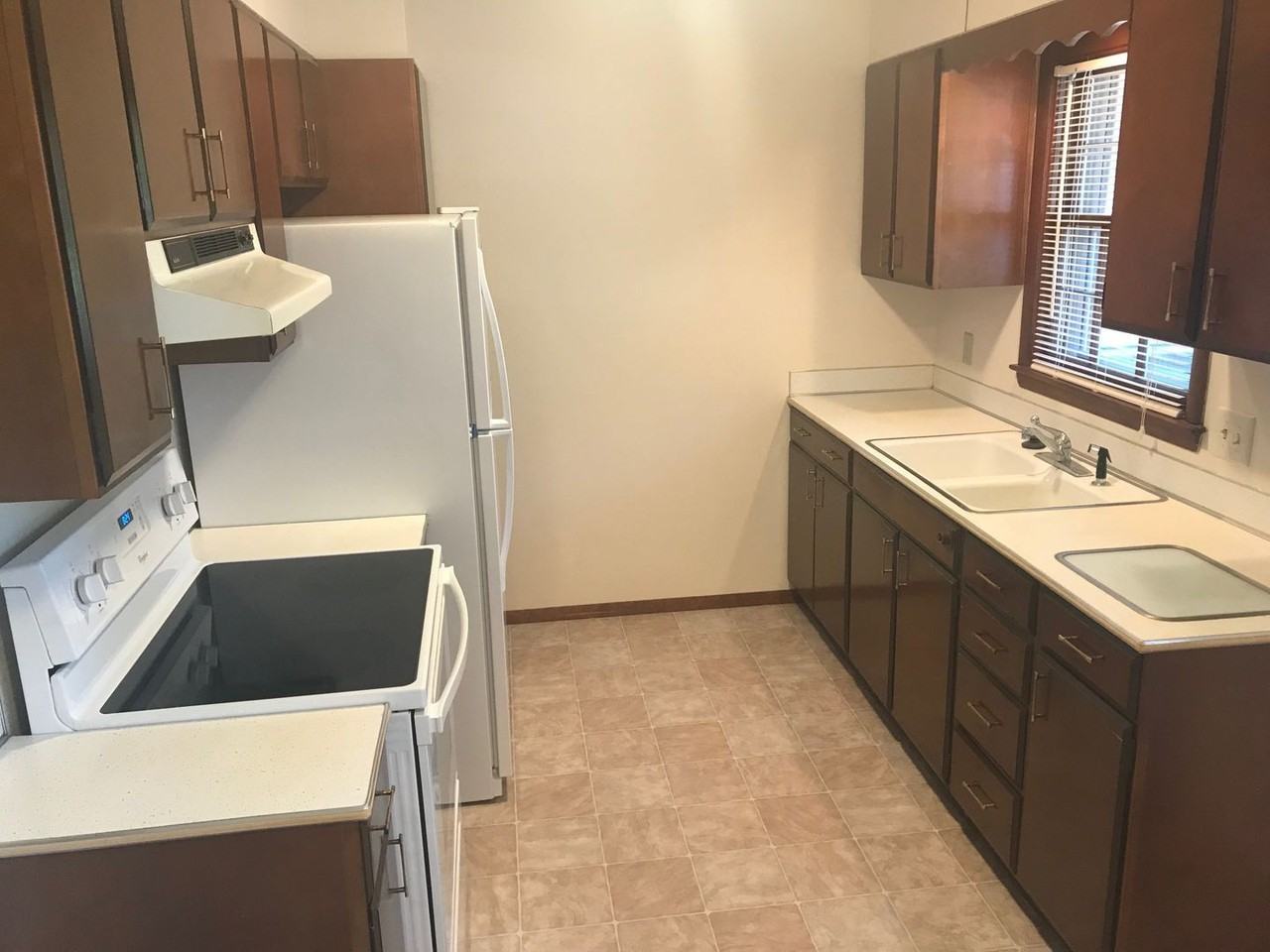 1725 Douglas Ave - Photo 7 of 15