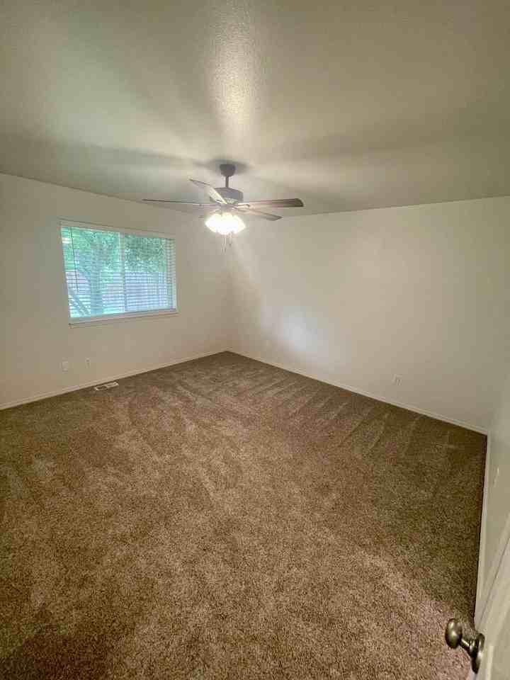1024 W Fallview Dr - Photo 2 of 19