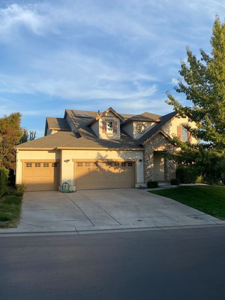 212 Riverbend Ln - Photo 2 of 25