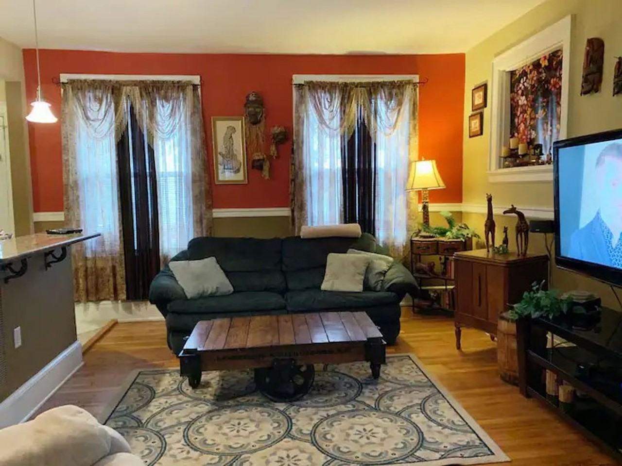 2410 Rosewood Ave - Photo 3 of 21