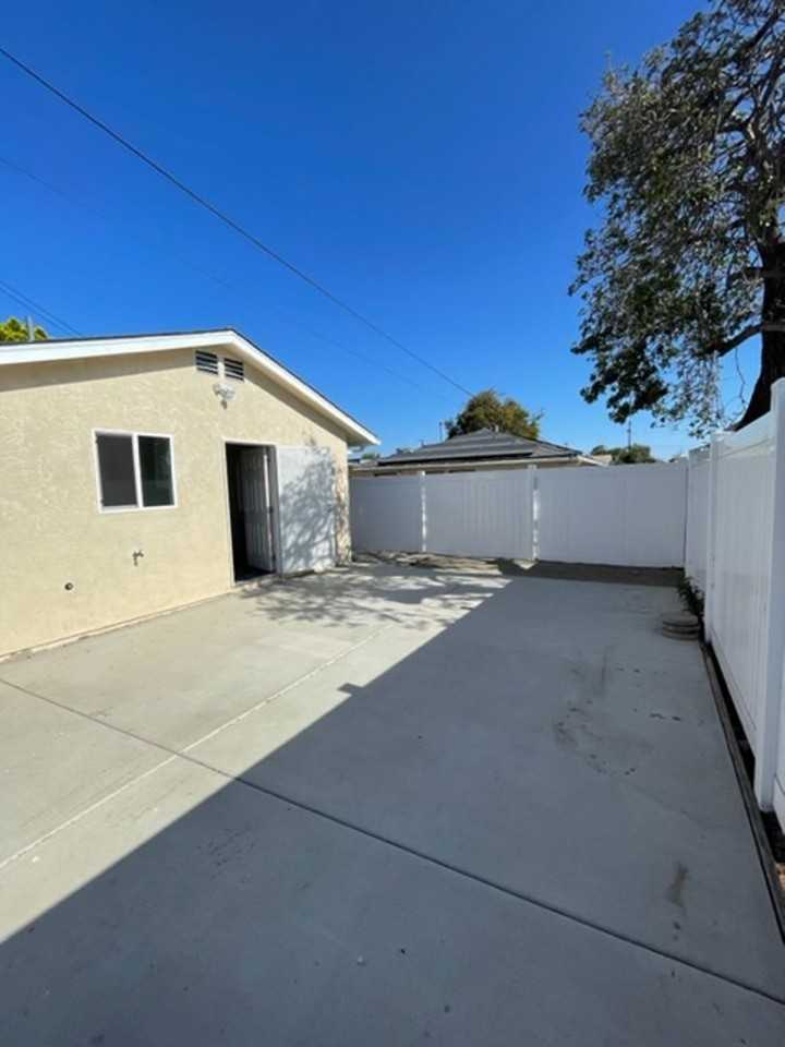6377 Newsome Dr - Photo 2 of 9