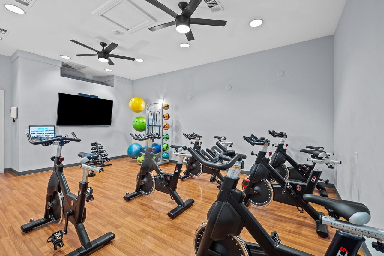 Reserve at White Rock - Photo 5 of 32