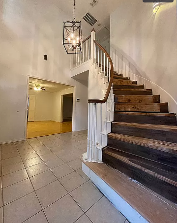 17403 Spicewood Springs Lane - Photo 2 of 10