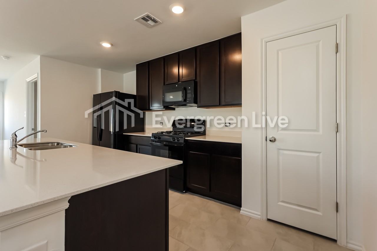 10924 Sw 22nd St - Photo 7 of 16