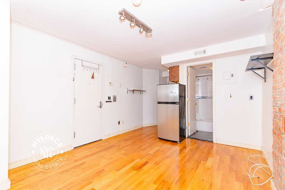 1145 Dean St #1 - Photo 3 of 5