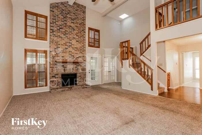 2219 Wamsetta Dr - Photo 3 of 16