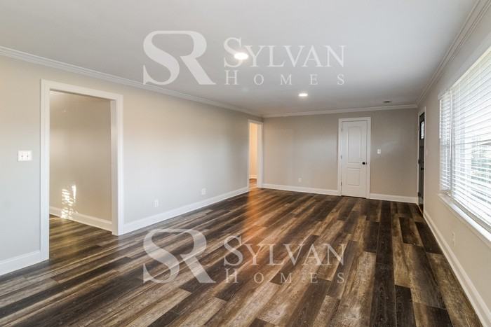 1103 Latham Rd - Photo 3 of 15