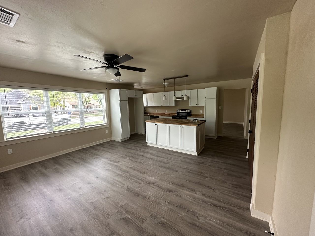 1213 W Walker St #NA - Photo 3 of 40