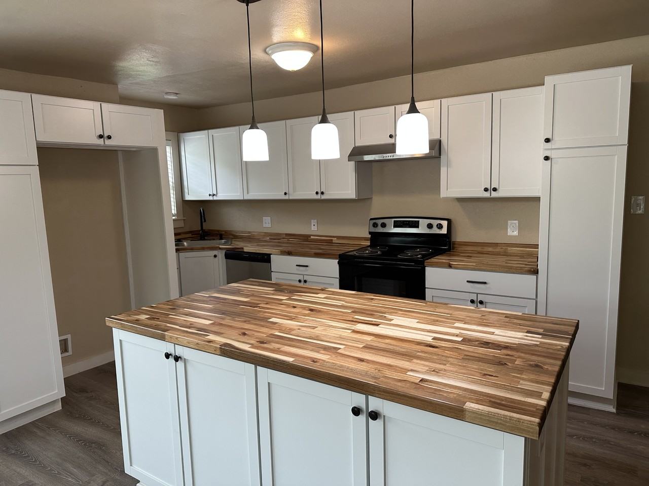 1213 W Walker St #NA - Photo 4 of 40