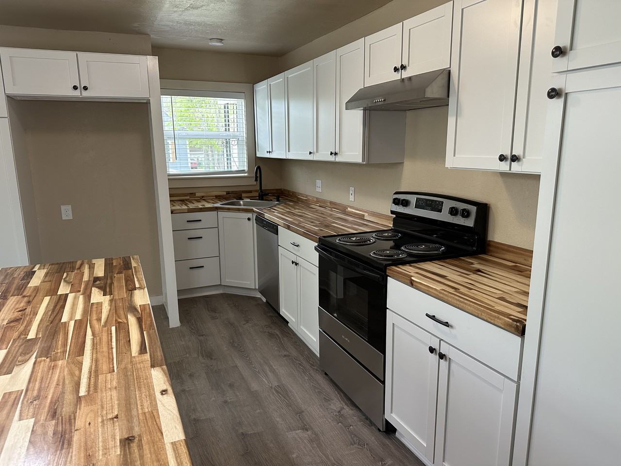1213 W Walker St #NA - Photo 5 of 40