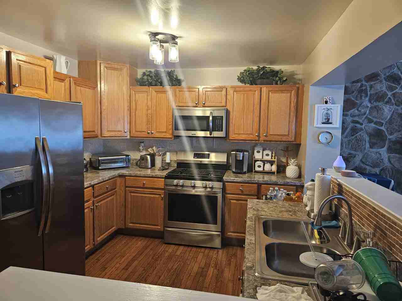 125 Vernon Ct - Photo 3 of 20