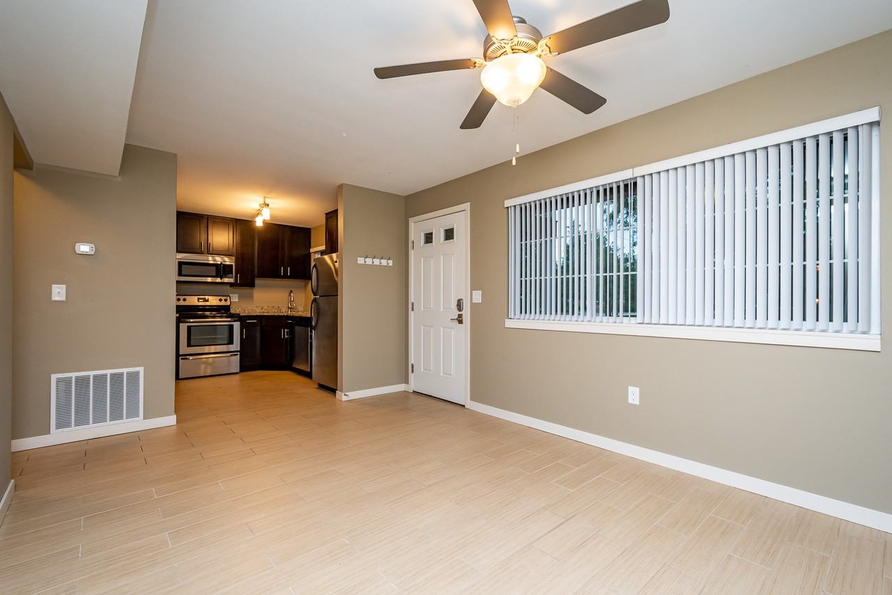 201 6th St #4 - Photo 2 of 18