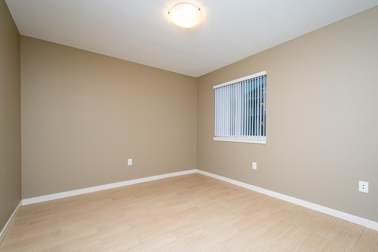 201 6th St #4 - Photo 3 of 18