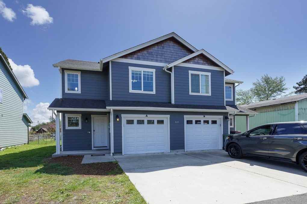 868 5th Ave #B - Photo 2 of 9