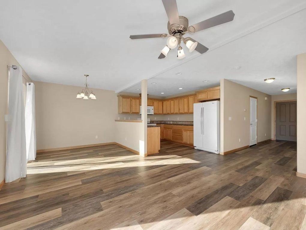 868 5th Ave #B - Photo 6 of 9