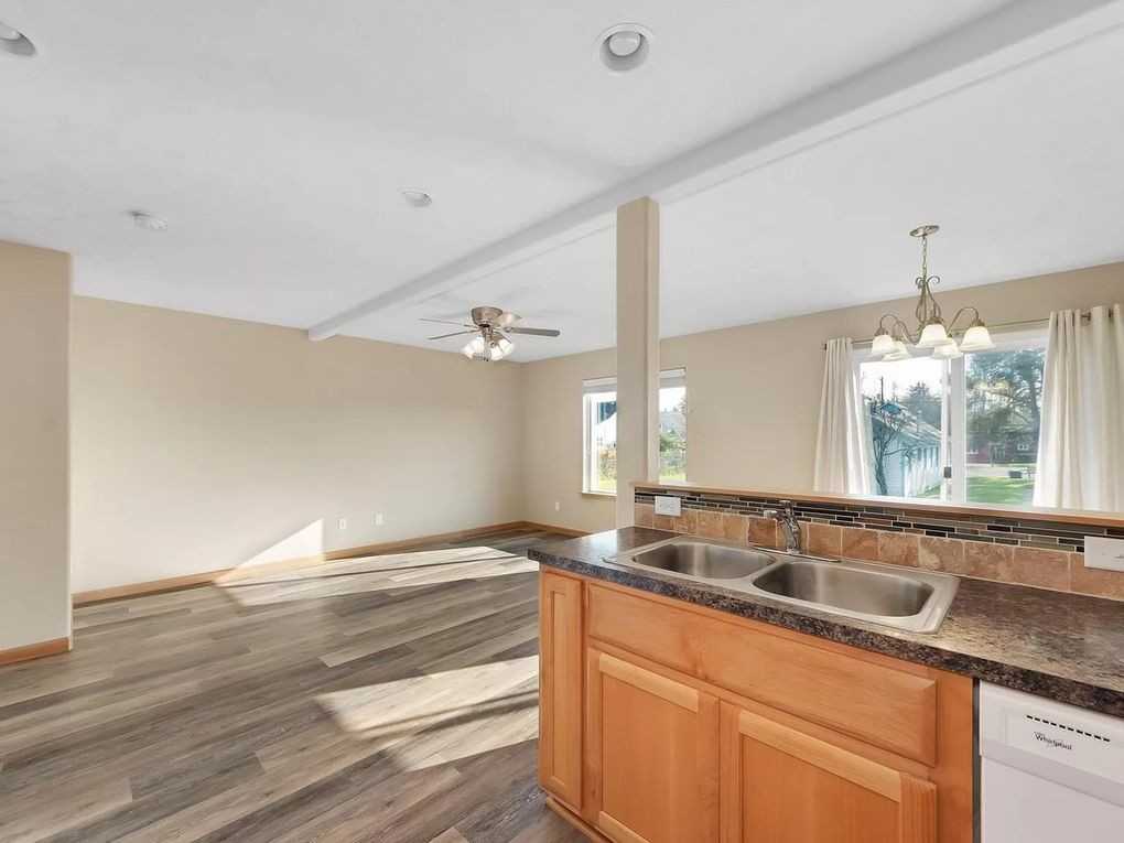 868 5th Ave #B - Photo 7 of 9