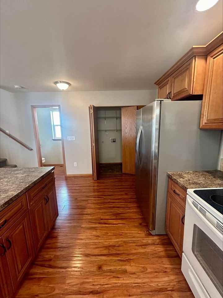 1158 Ash Street - Photo 3 of 23