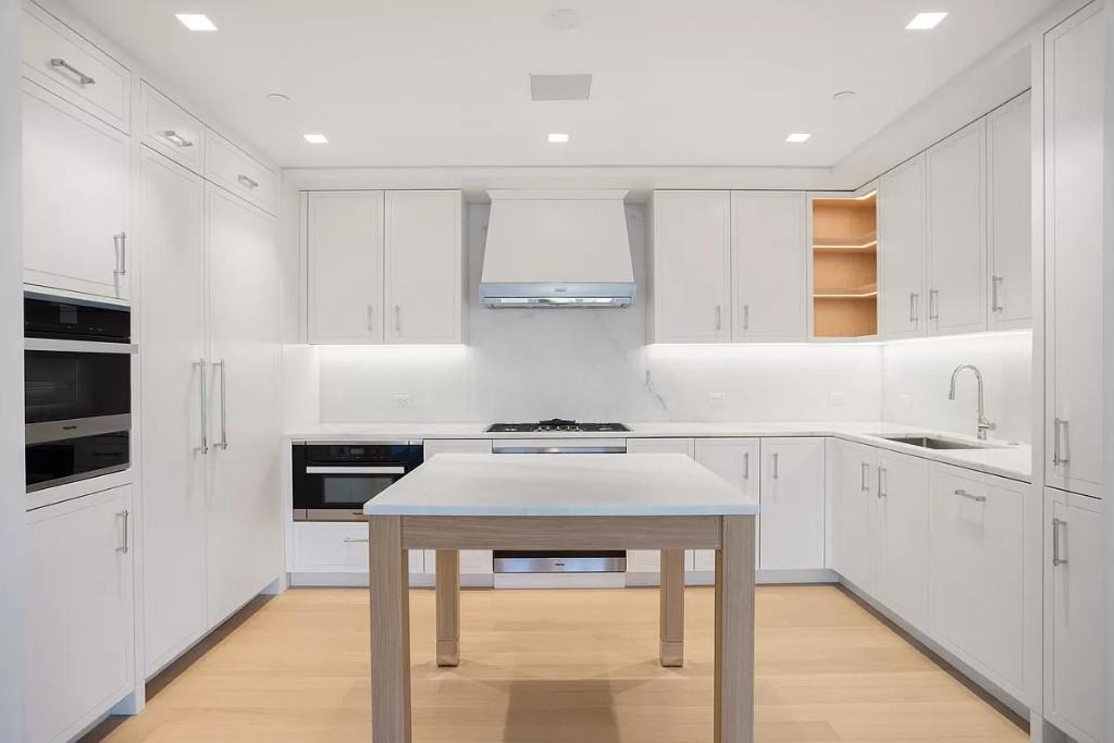 E 83rd St #11C - Photo 2 of 20