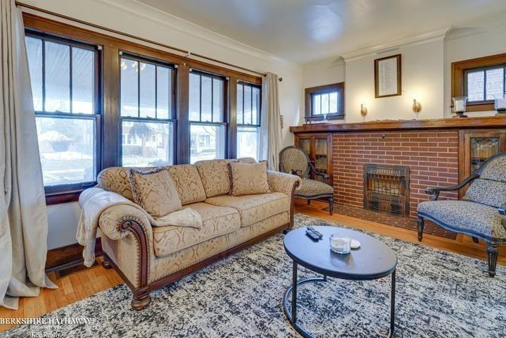 1255 Beaconsfield Avenue - Photo 4 of 41