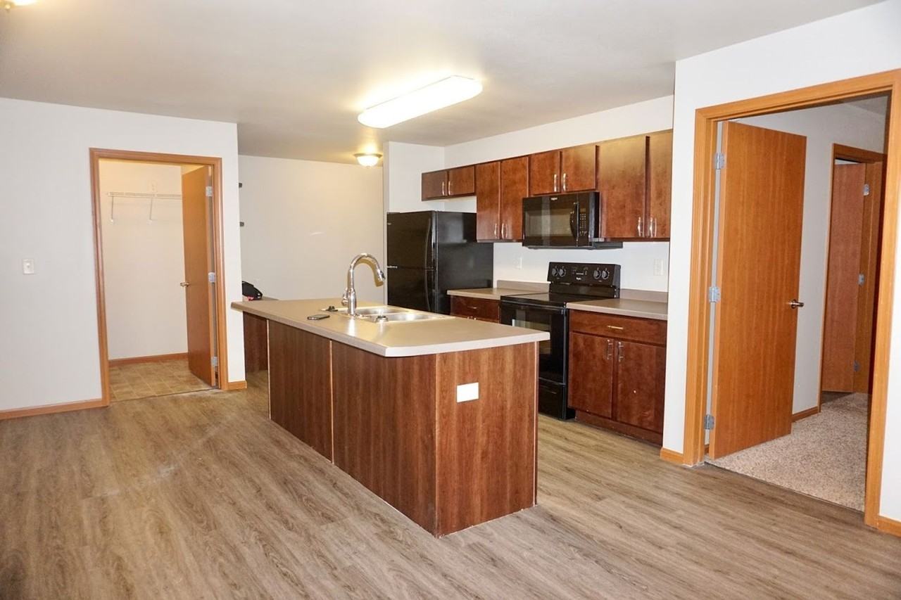 3480 - Photo 2 of 17