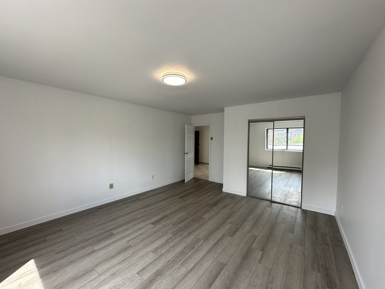 3287 Boul Henri-Bourassa E - Photo 2 of 10