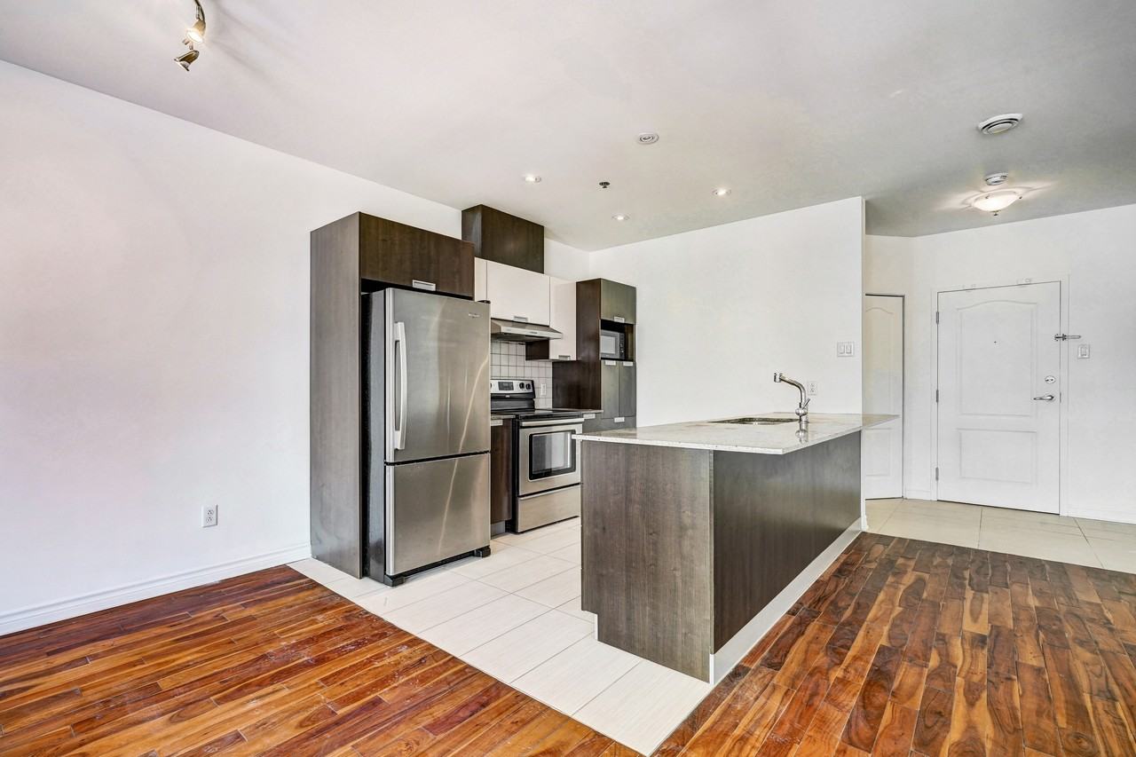 335 Boulevard Marcel-Laurin - Photo 2 of 18