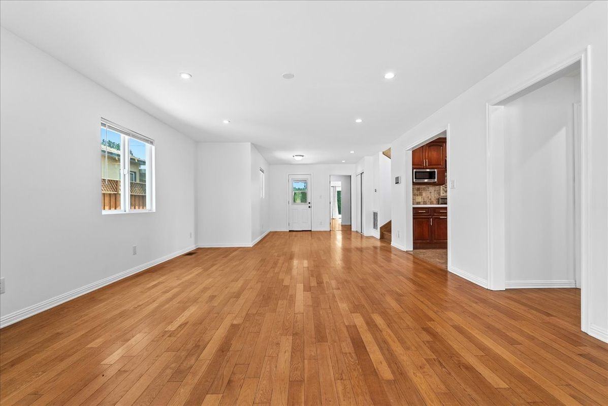 2412 N Lincoln St - Photo 3 of 25
