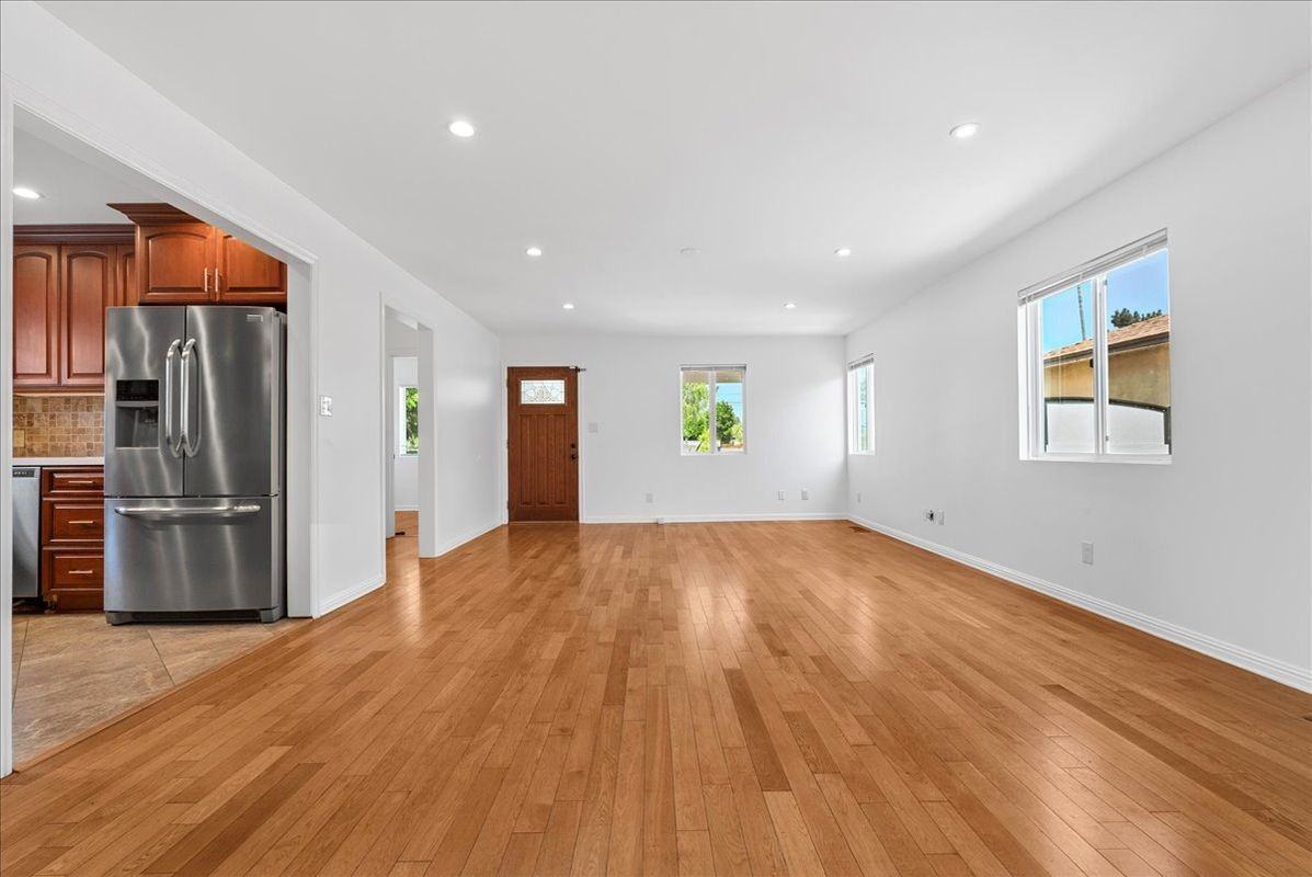 2412 N Lincoln St - Photo 4 of 25