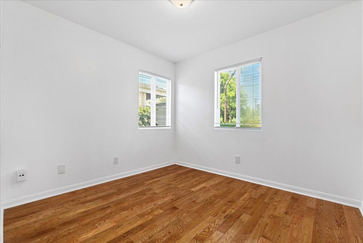 2412 N Lincoln St - Photo 5 of 25
