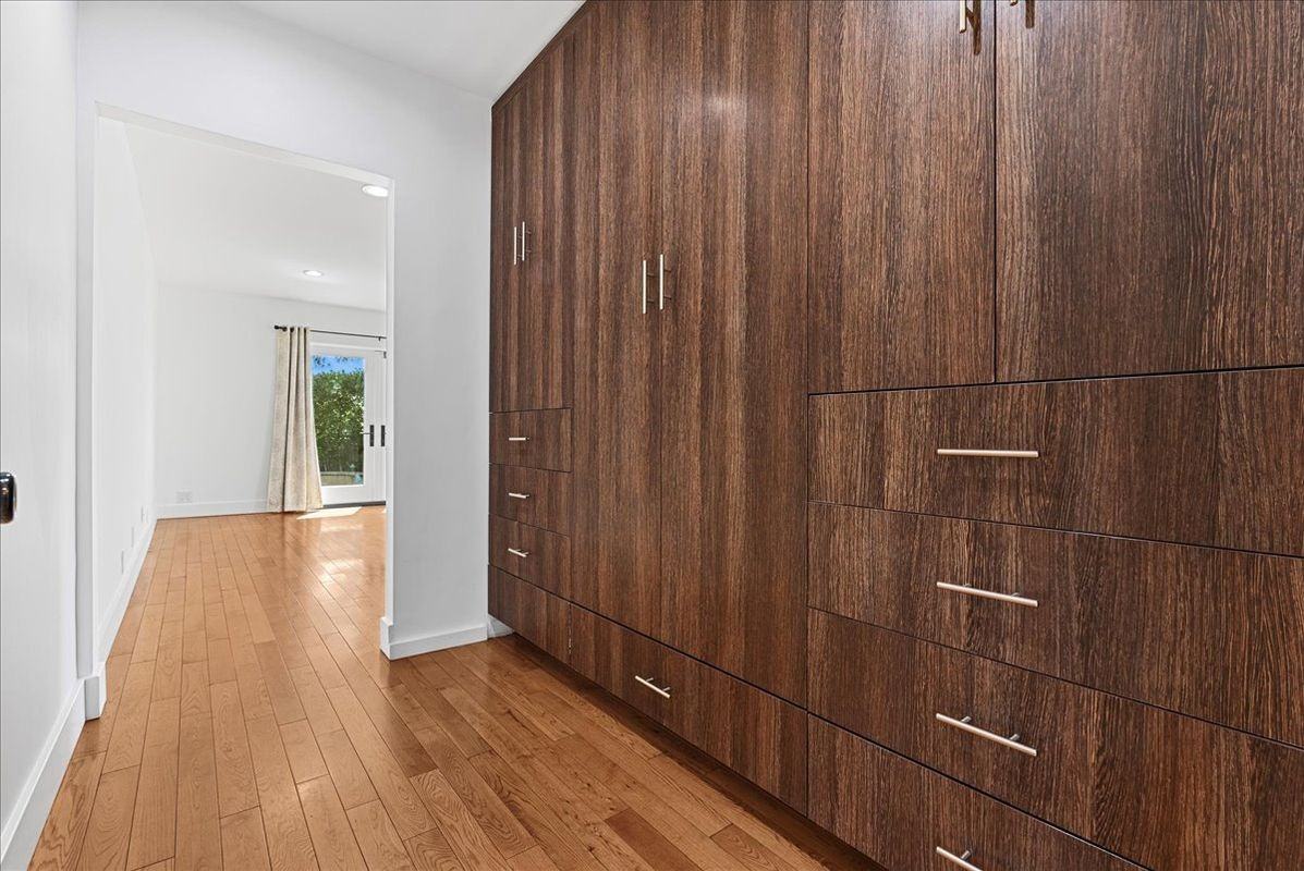 2412 N Lincoln St - Photo 7 of 25