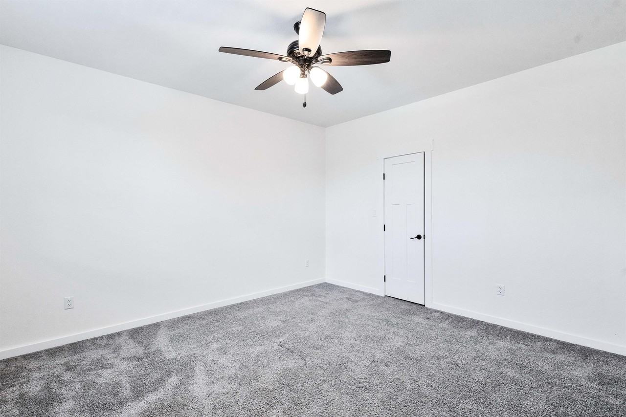 17400 Village Dr - Photo 3 of 50