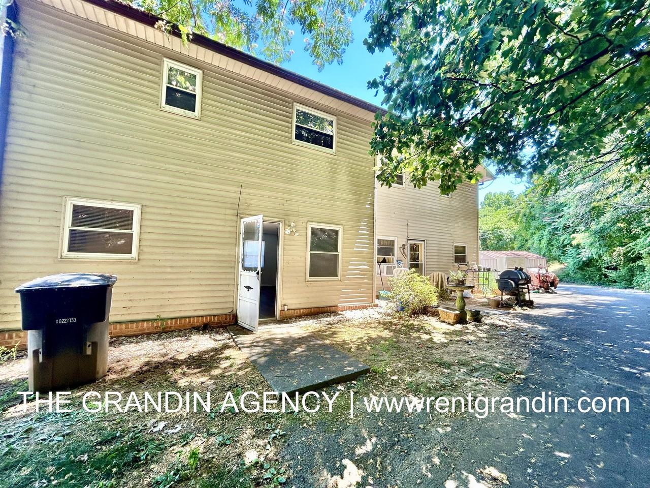 5335 Carolyn Cir #5335 - Photo 3 of 19