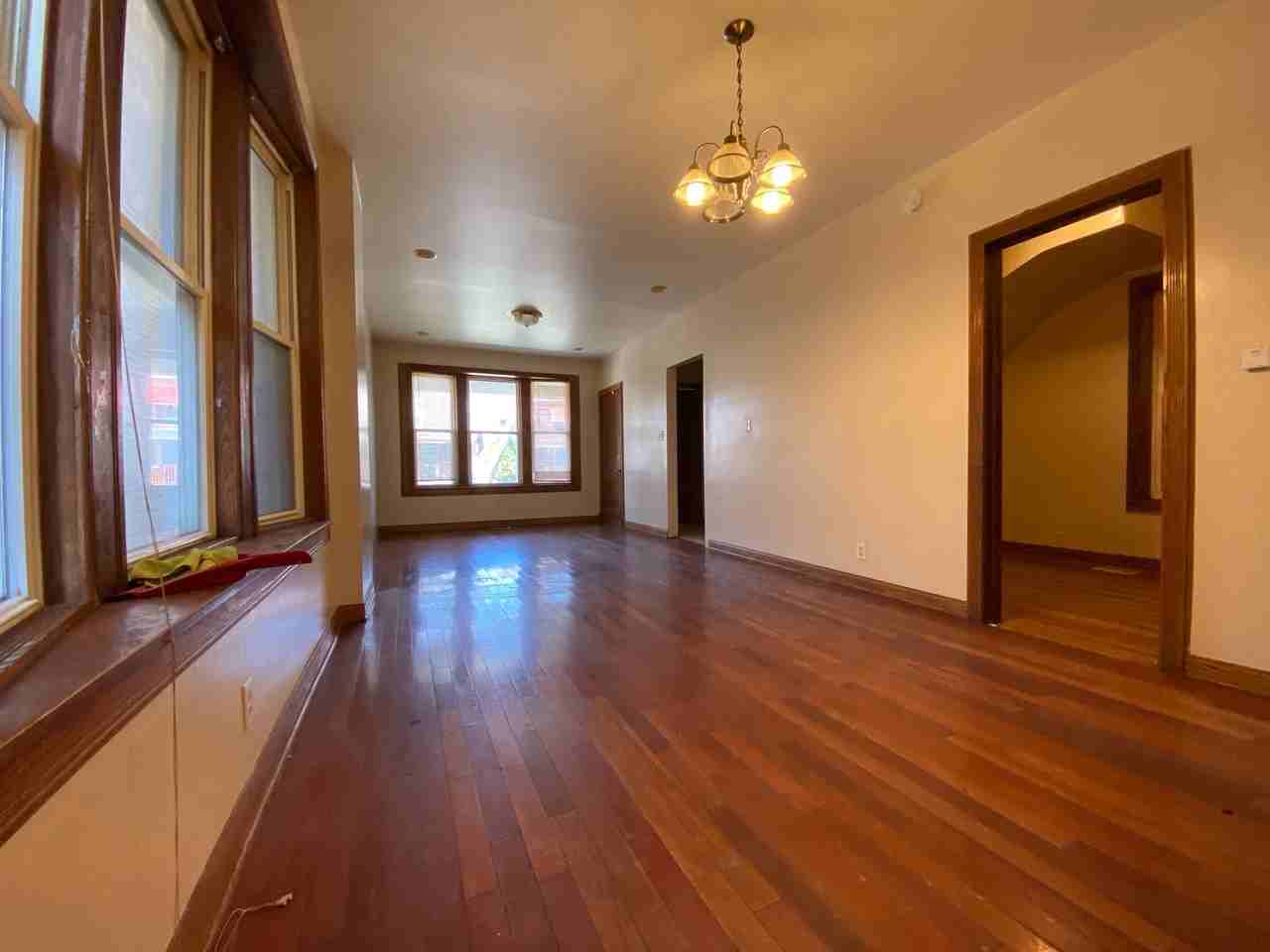 5619 S Wood St - Photo 3 of 36