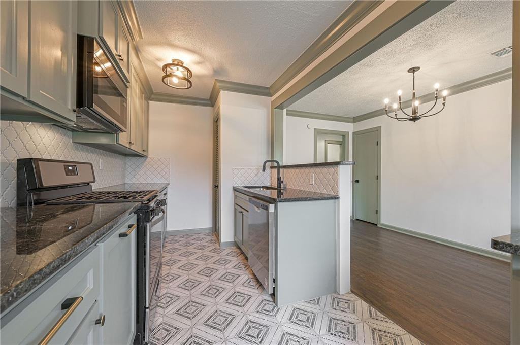 1710 Nw 40th St - Photo 3 of 12