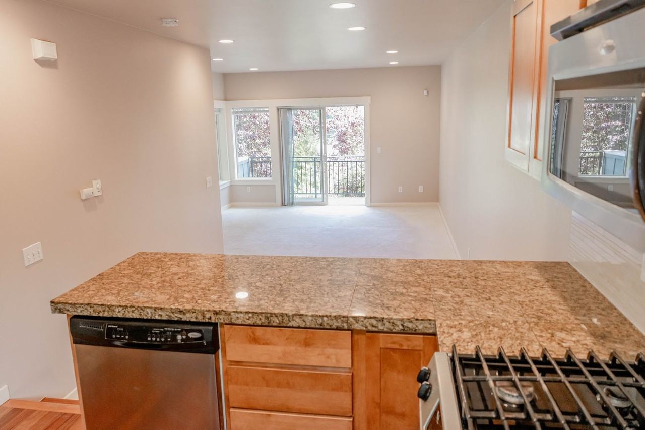 10700 24th Ave Ne #E - Photo 3 of 33