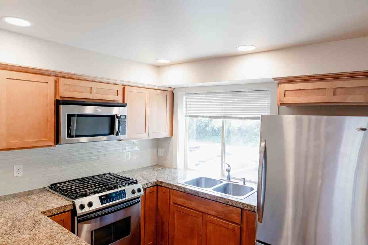 10700 24th Ave Ne #E - Photo 4 of 33