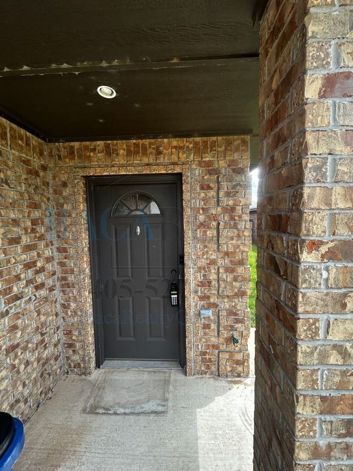 1835 Post Oak Rd - Photo 2 of 25