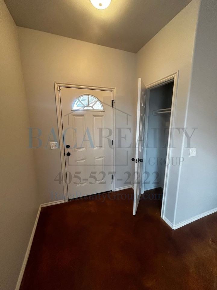 1835 Post Oak Rd - Photo 3 of 25