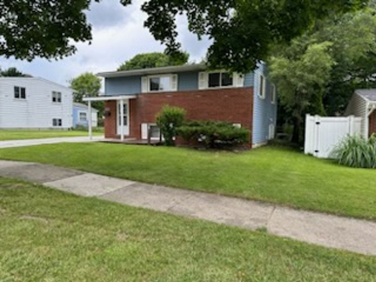 754 Panorama Dr - Photo 4 of 25