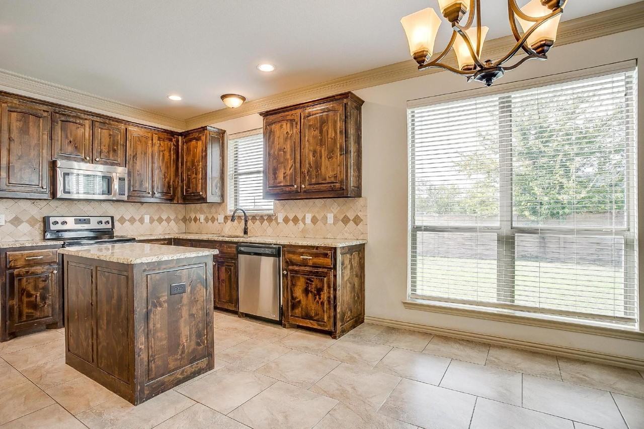 398 Spyglass Dr - Photo 4 of 15